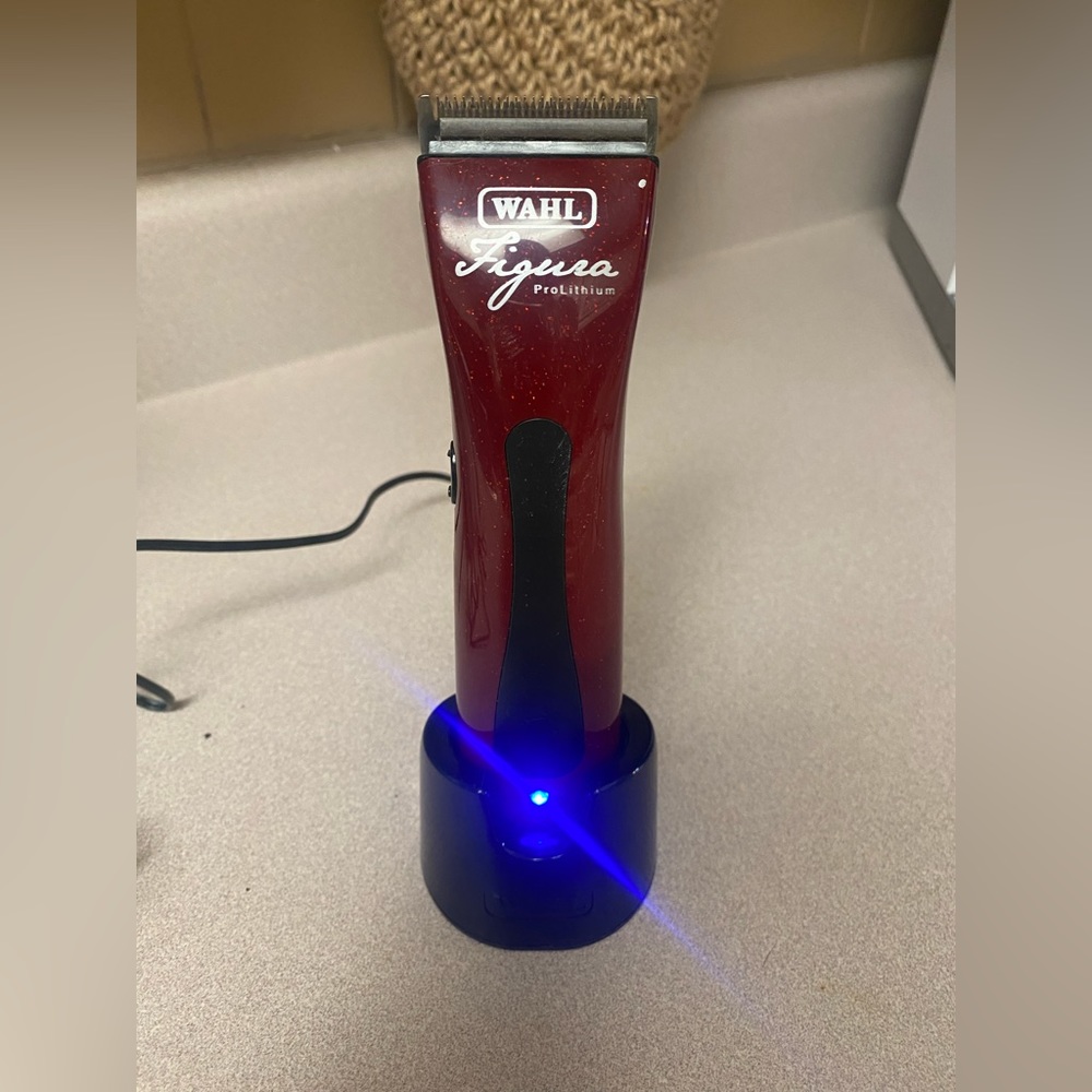 WAHL Professional Animal Figura Cordless Clipper - Metallic Red